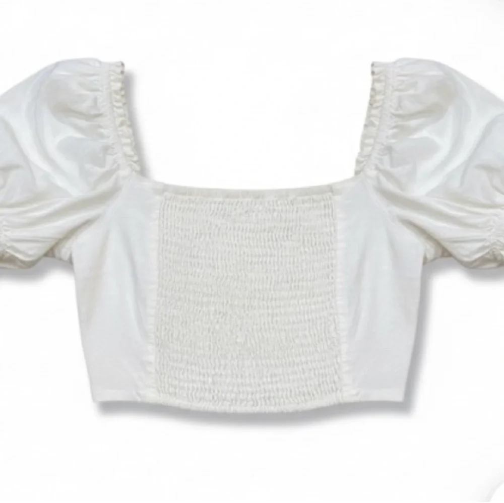 ASTR Lacy Puff Sleeve Smocked crop top size Medium